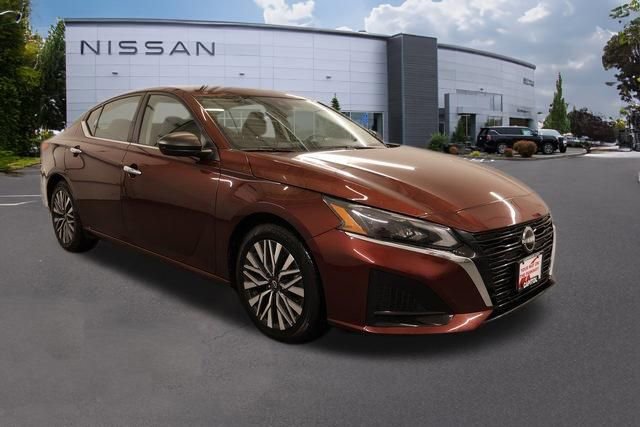 Used 2024 Nissan Altima 2.5 SV