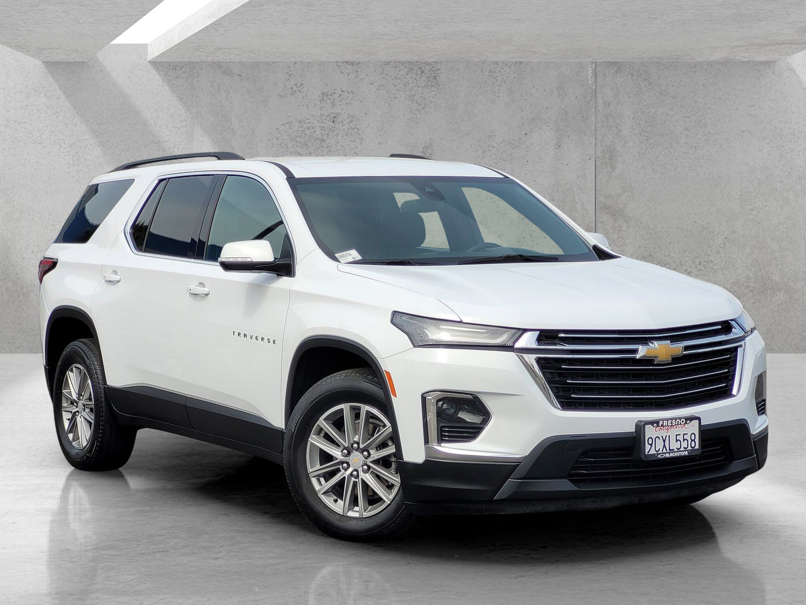 Used 2023 Chevrolet Traverse LT