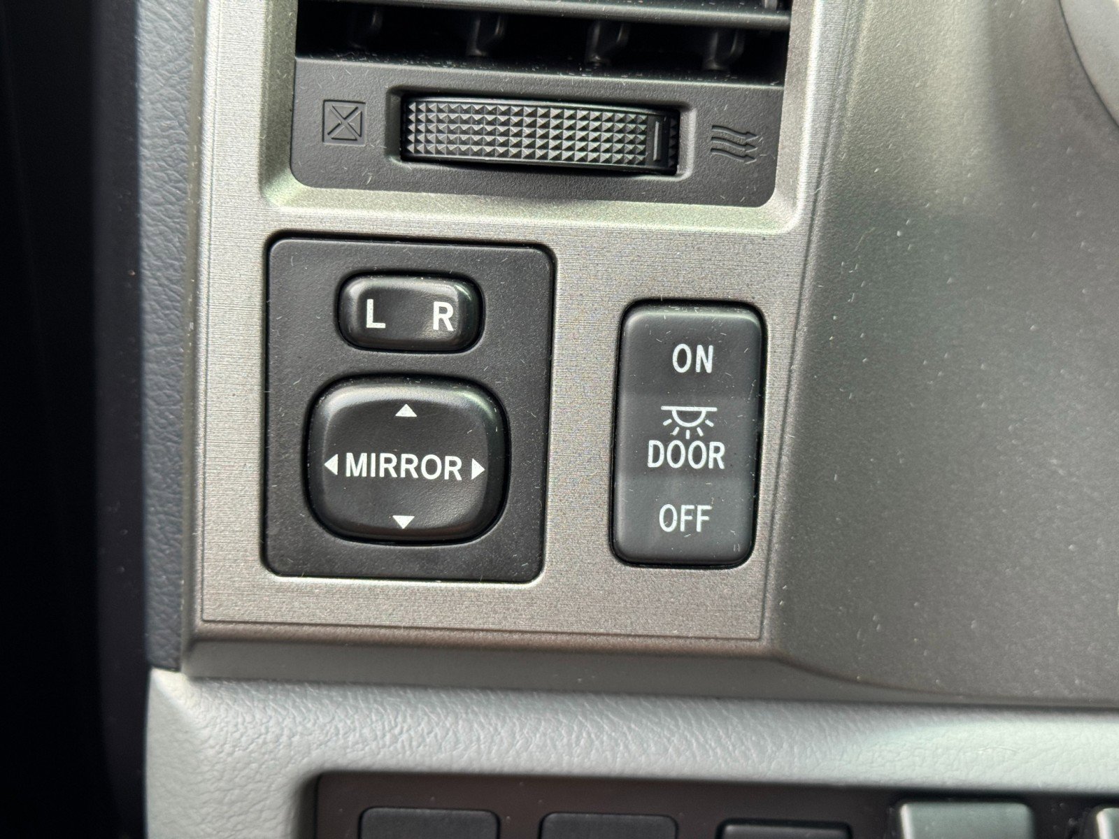 2016 Toyota Sequoia SR5