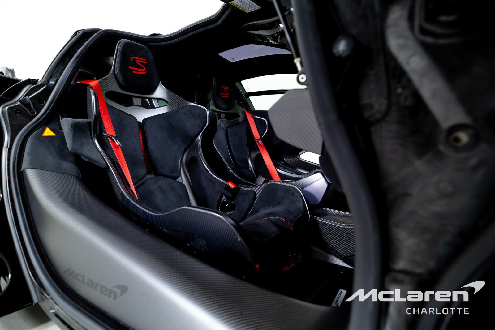 Used 2019 McLaren Senna photo 18