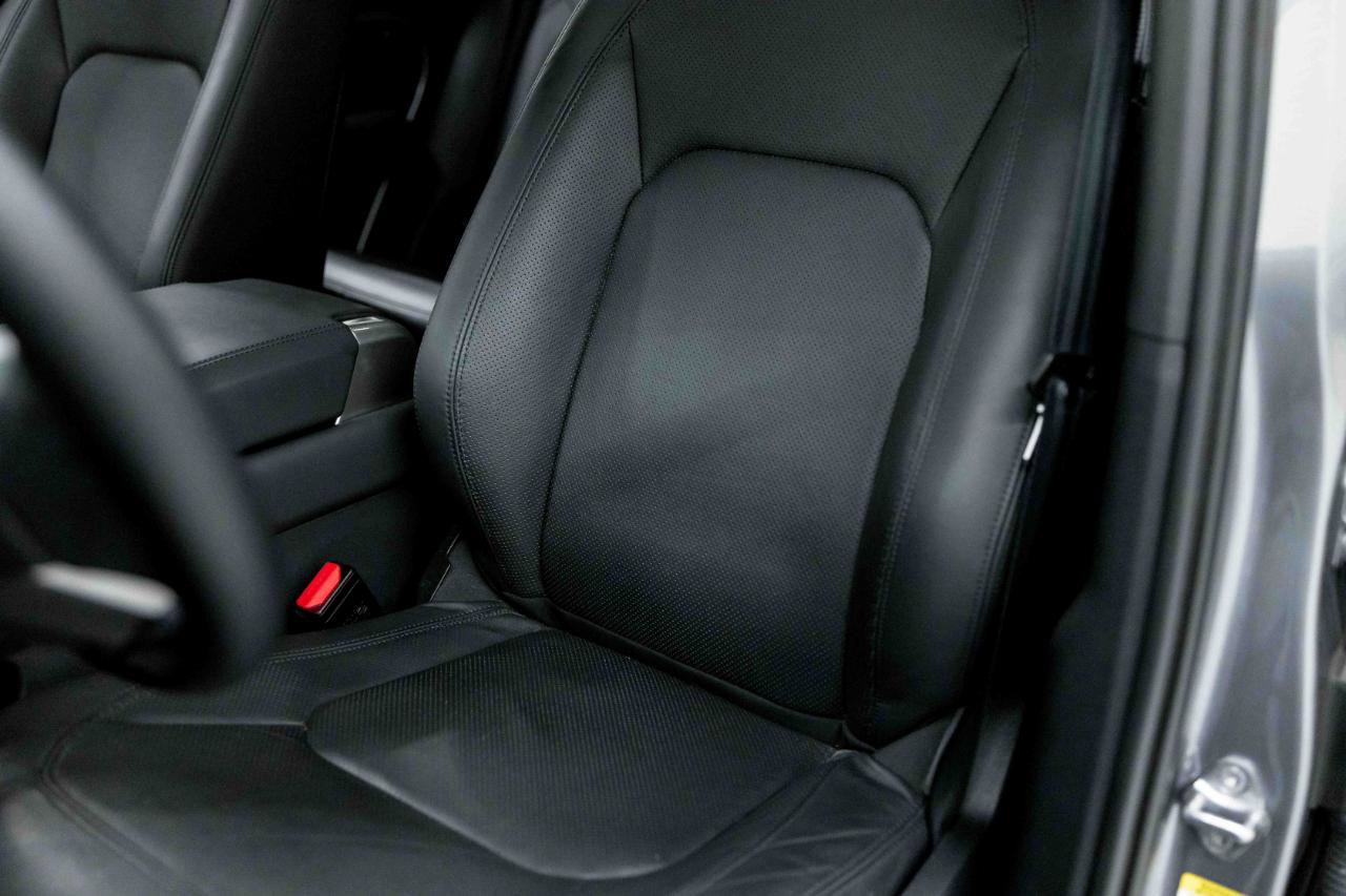 2023 Land Rover Defender 130 SE