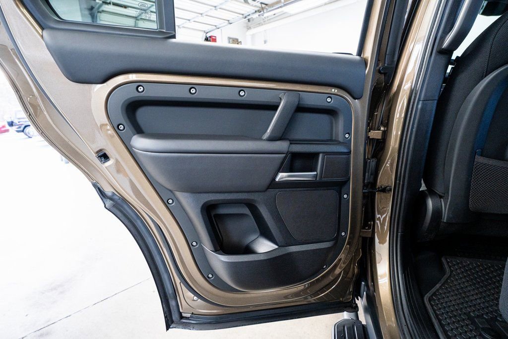 2025 Land Rover Defender 110 X