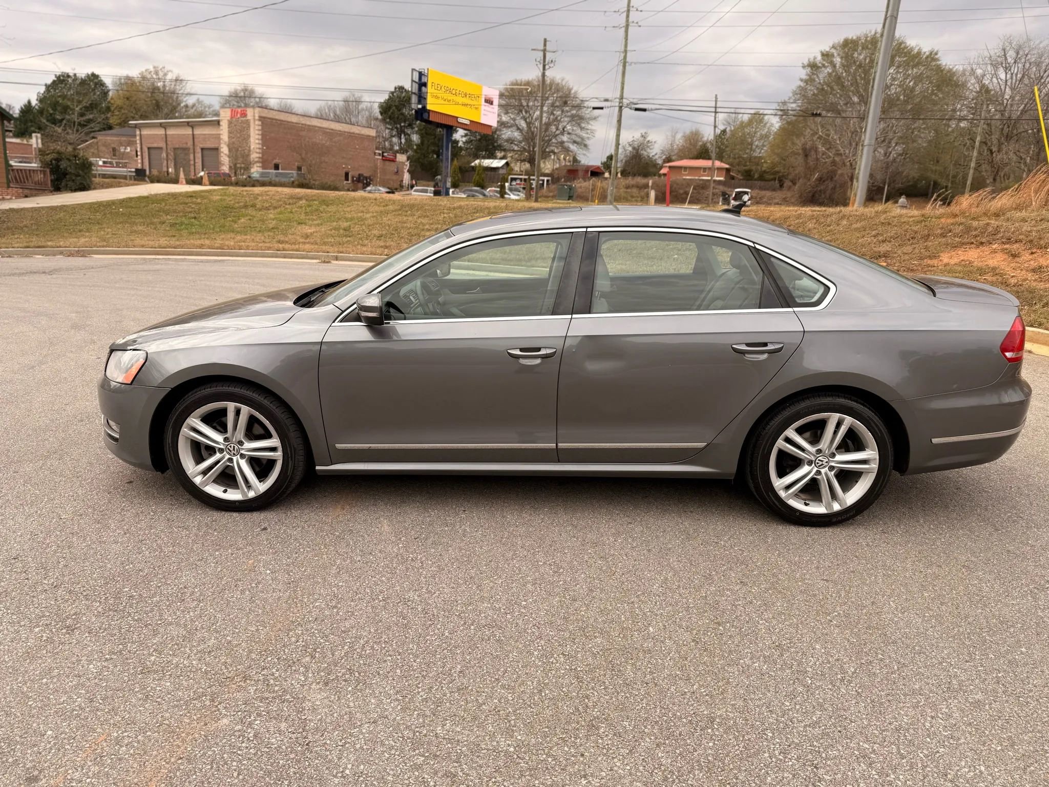 2013 Volkswagen Passat 2.5 SEL Premium