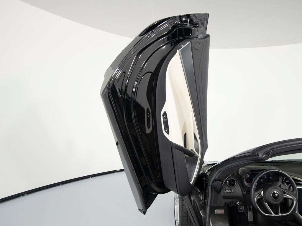 Used 2024 McLaren 750S Spider photo 11