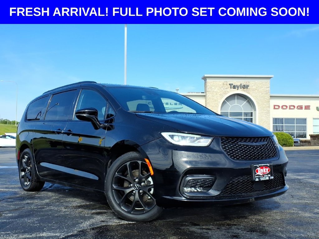 Used 2025 Chrysler Pacifica Limited