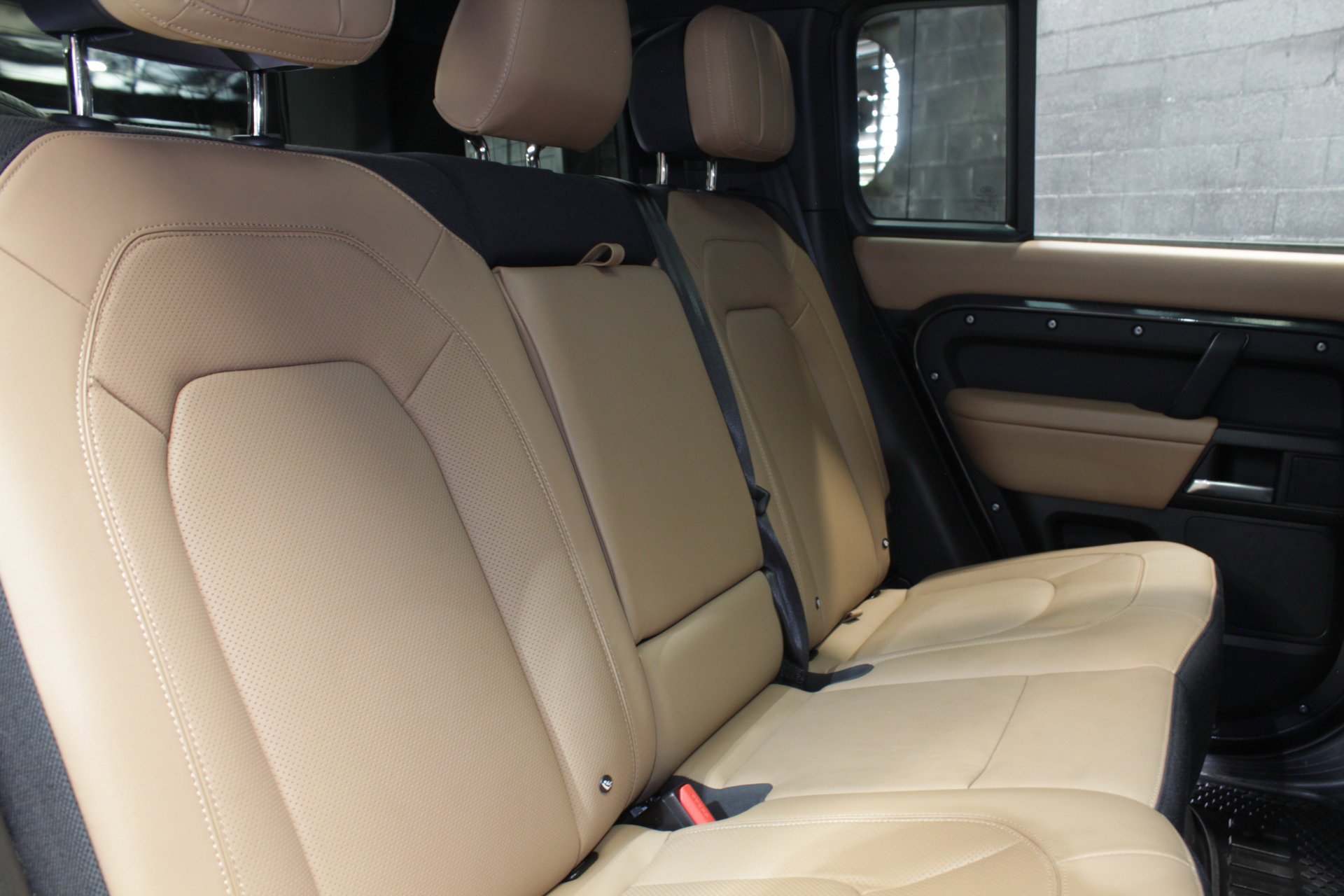 2025 Land Rover Defender 110 V8