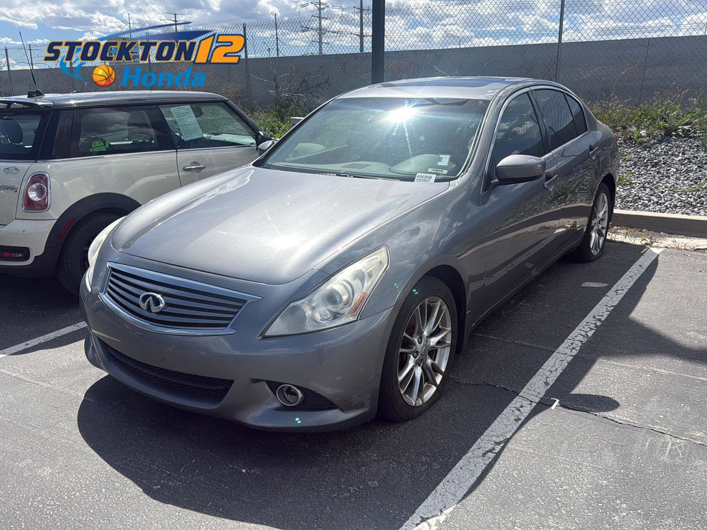 2012 INFINITI G37 x