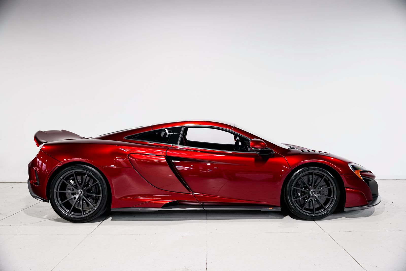Used 2016 McLaren 675LT Coupe photo 3