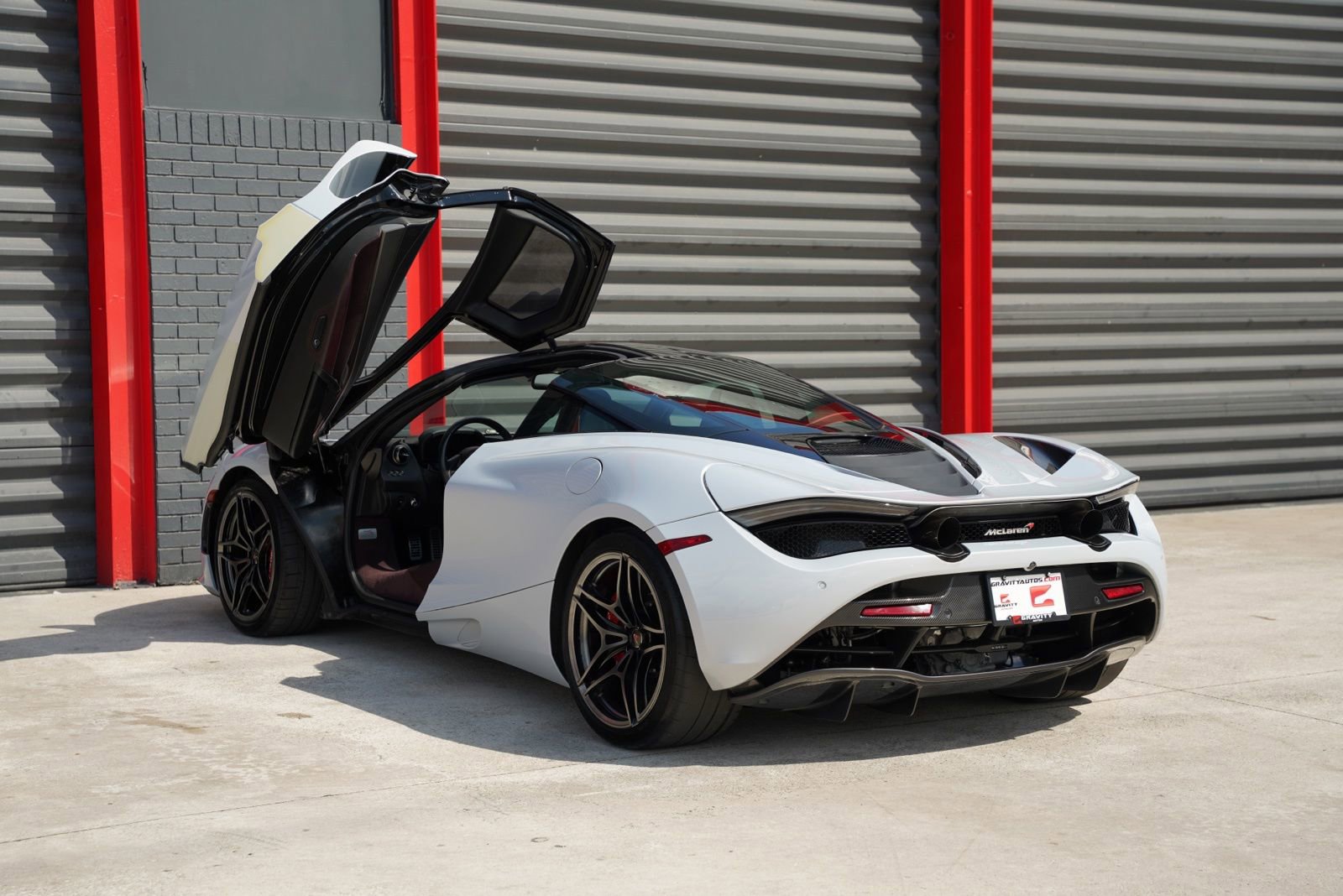Used 2018 McLaren 720S photo 15