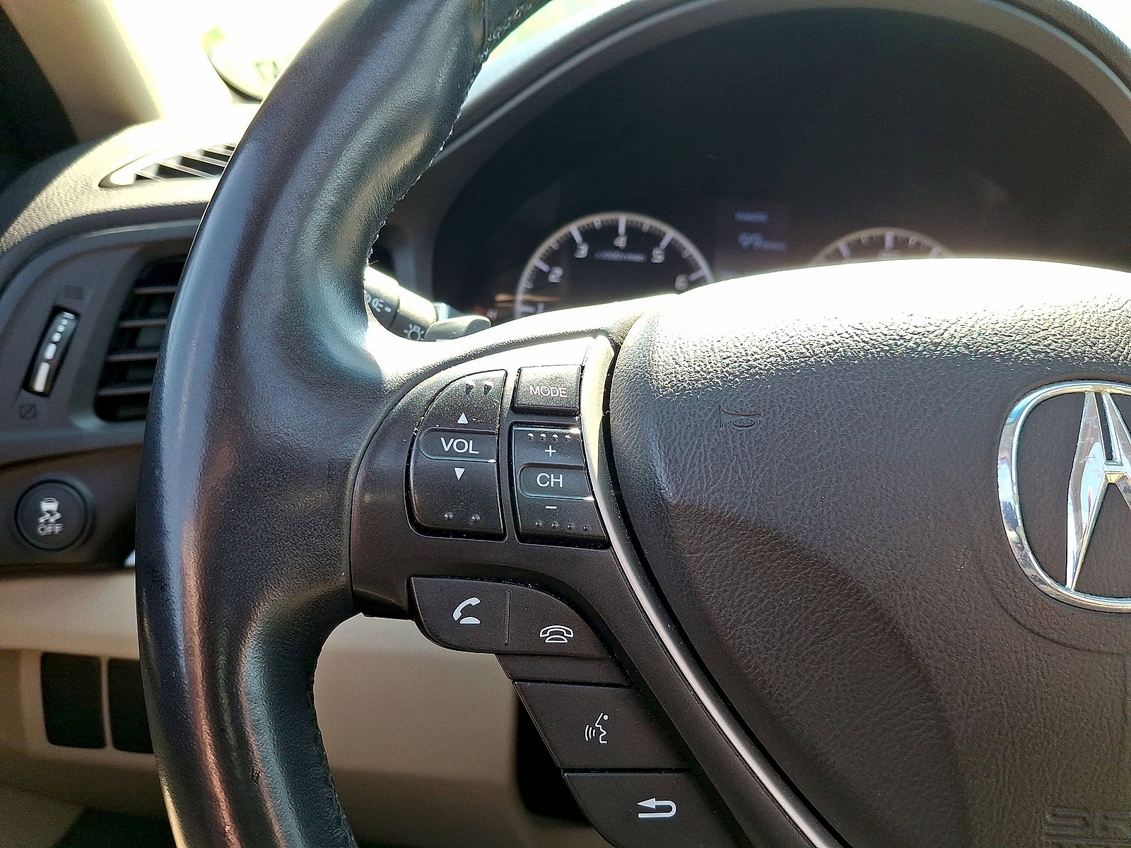 2013 Acura ILX w/ Technology Package