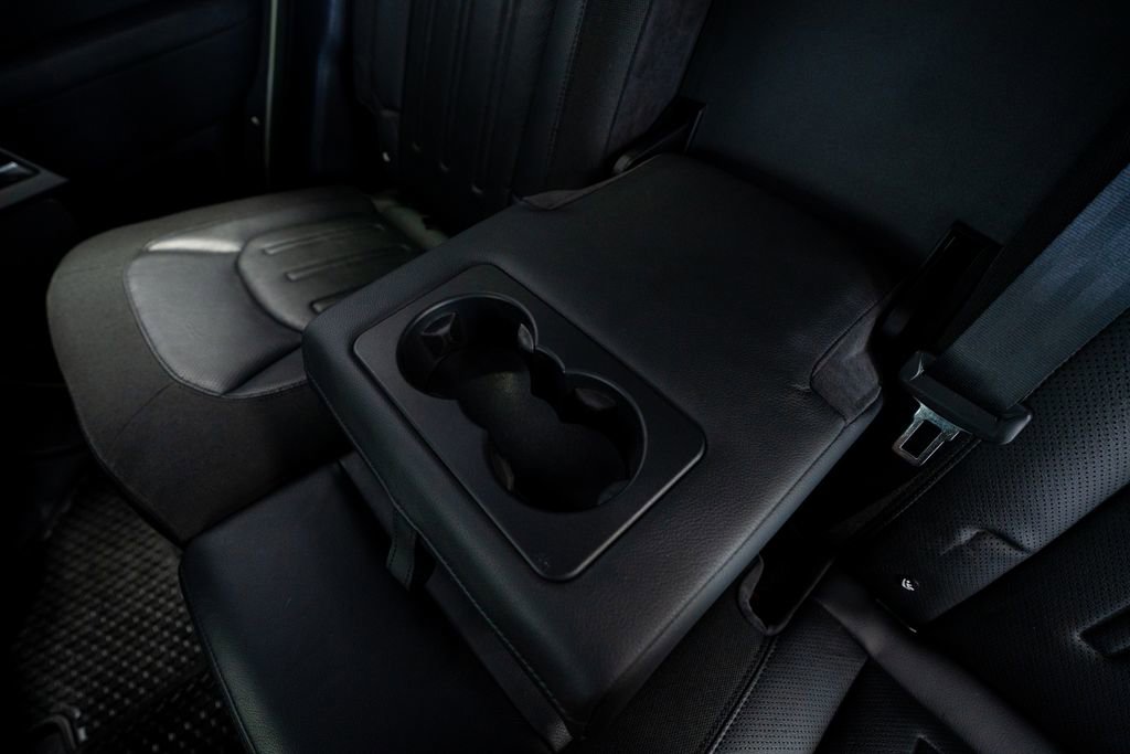 2020 Land Rover Defender 110 SE