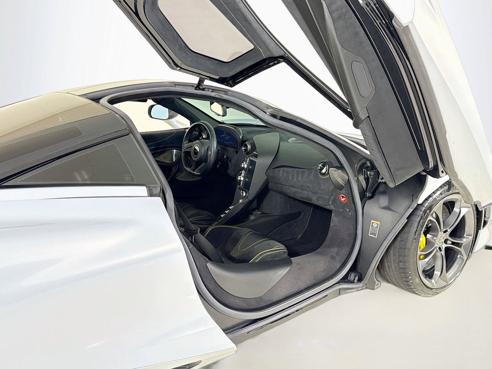 Used 2018 McLaren 720S Performance photo 21