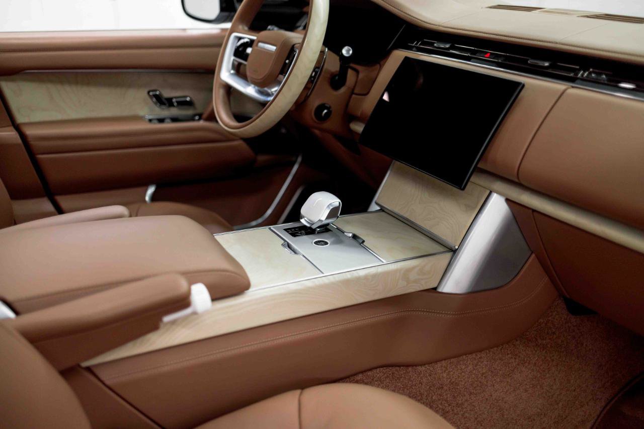 2024 Land Rover Range Rover SV