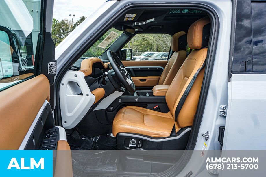 2023 Land Rover Defender 130 SE