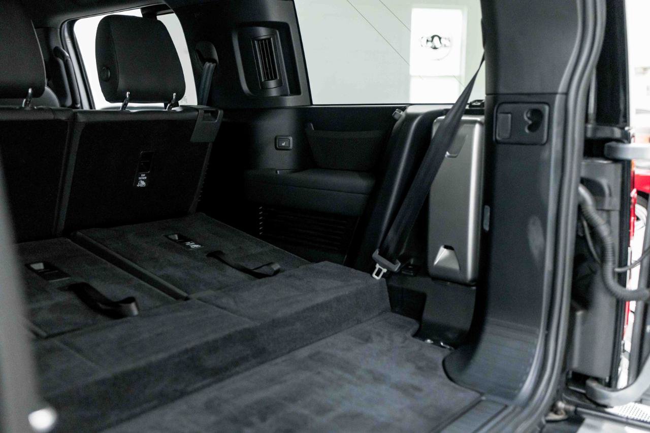 2023 Land Rover Defender 130 SE