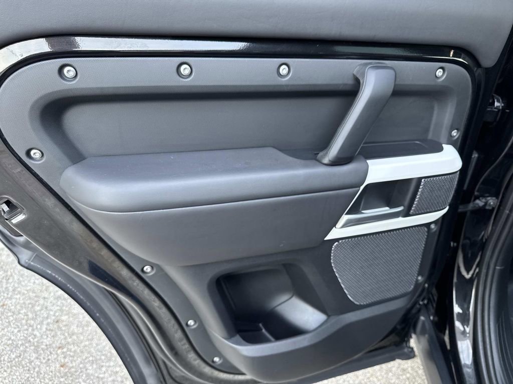 2024 Land Rover Defender 110 SE