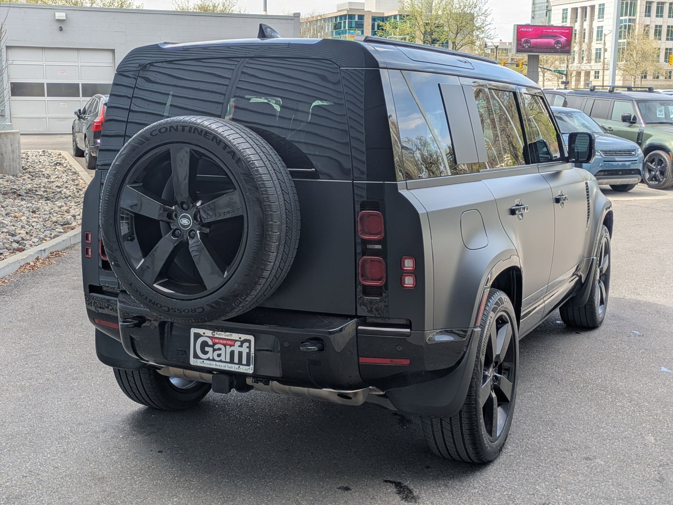 2025 Land Rover Defender 110 X-Dynamic SE