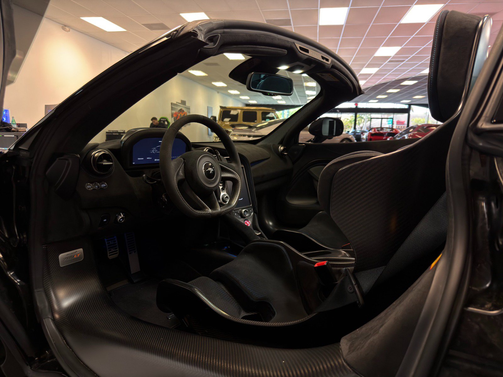 Used 2022 McLaren 765LT photo 17