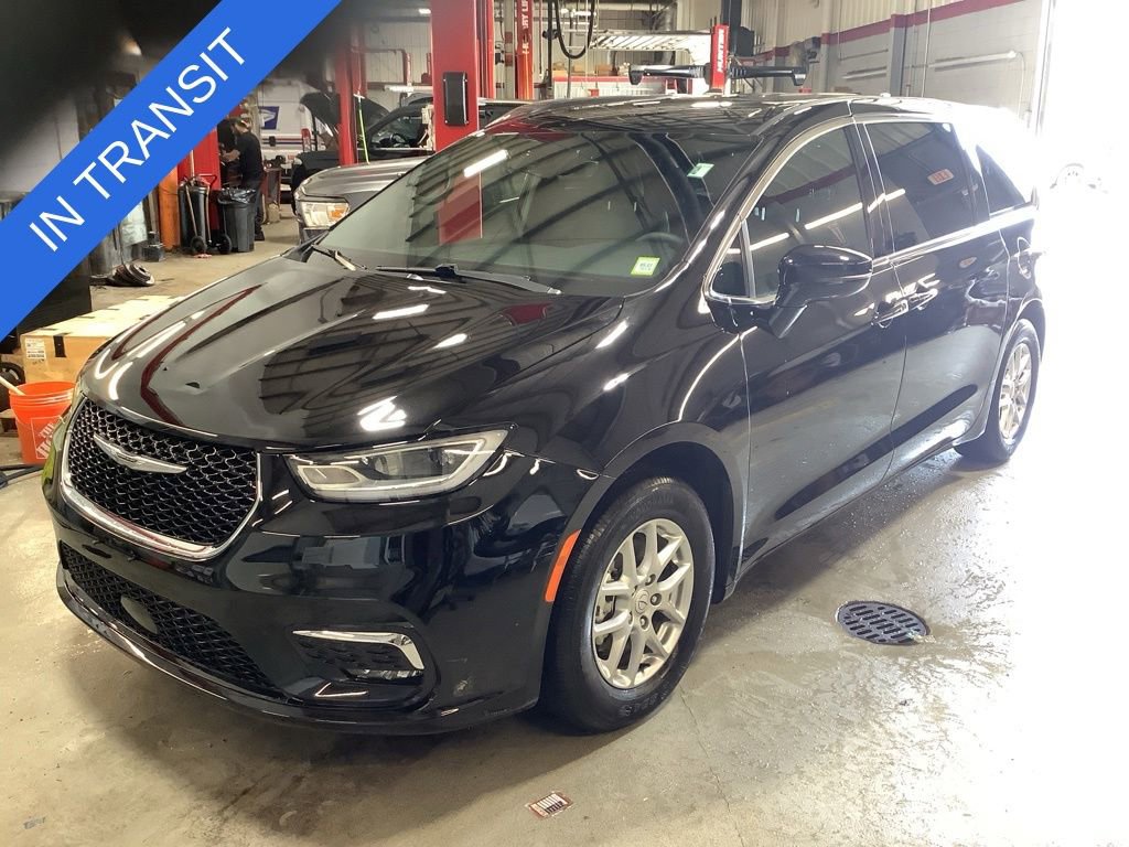 Used 2026 Chrysler Pacifica Select