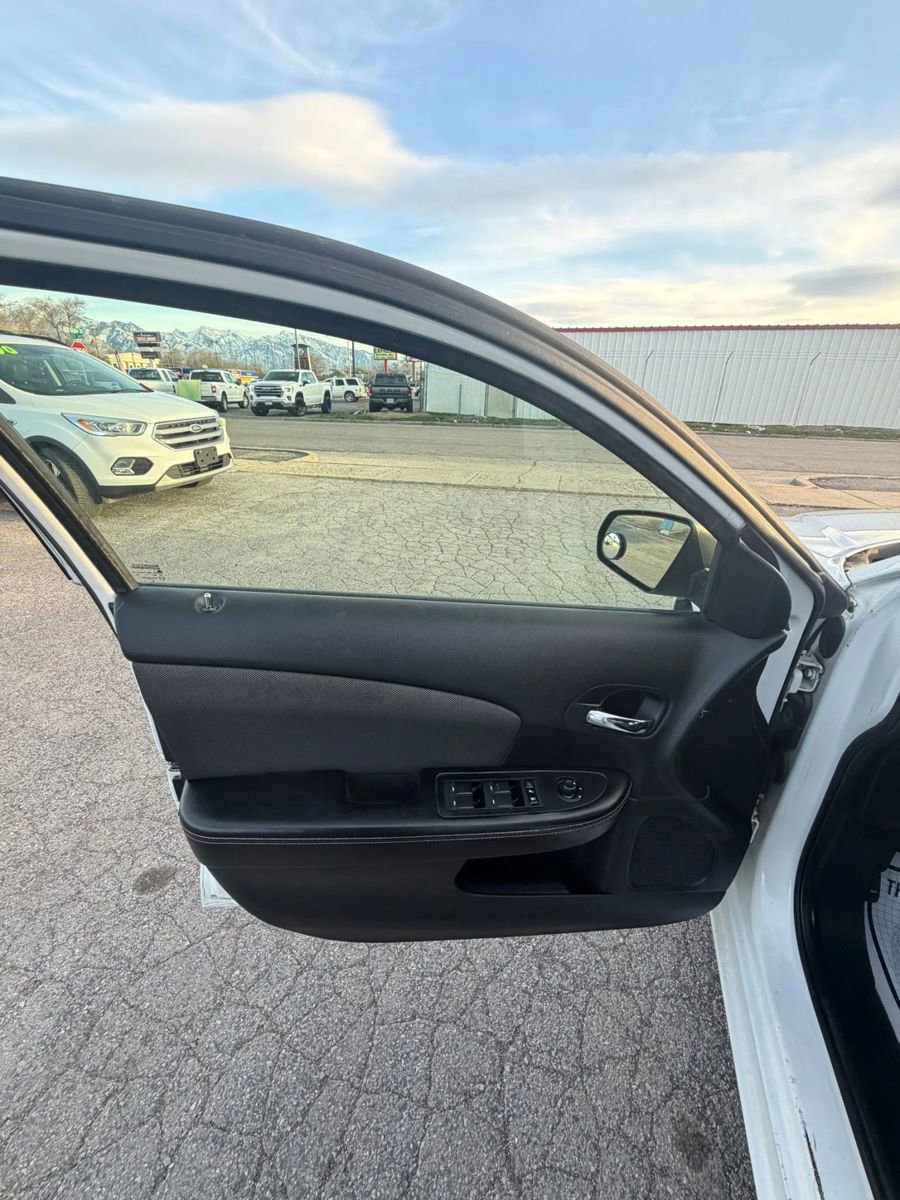 2012 Dodge Avenger SE