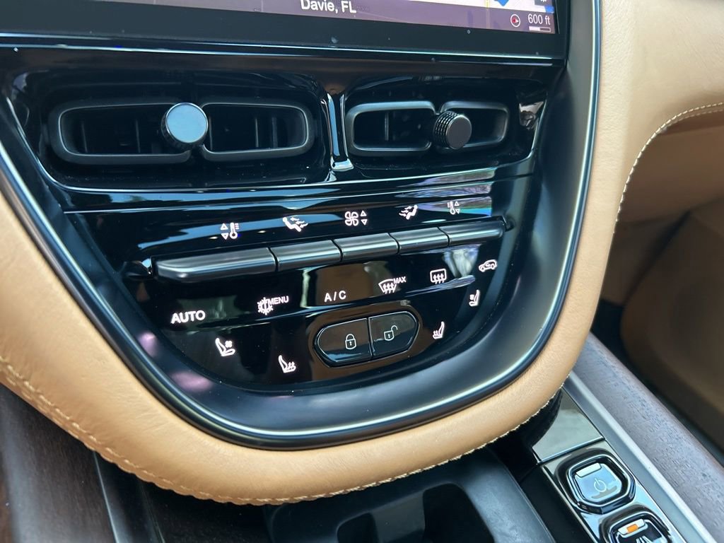 2021 Aston Martin DBX