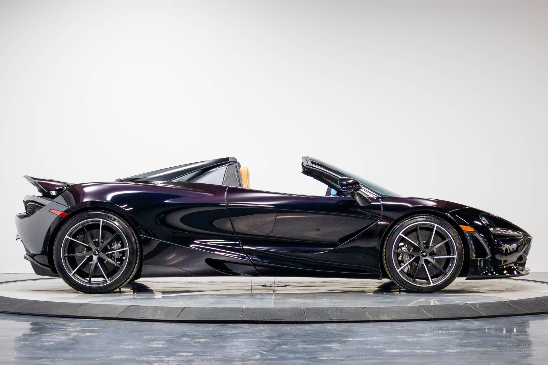 Used 2019 McLaren 720S Luxury photo 17