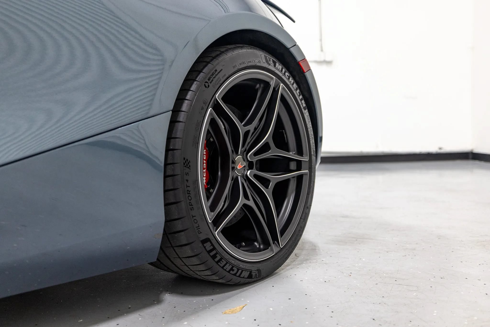 Used 2018 McLaren 720S Performance photo 22