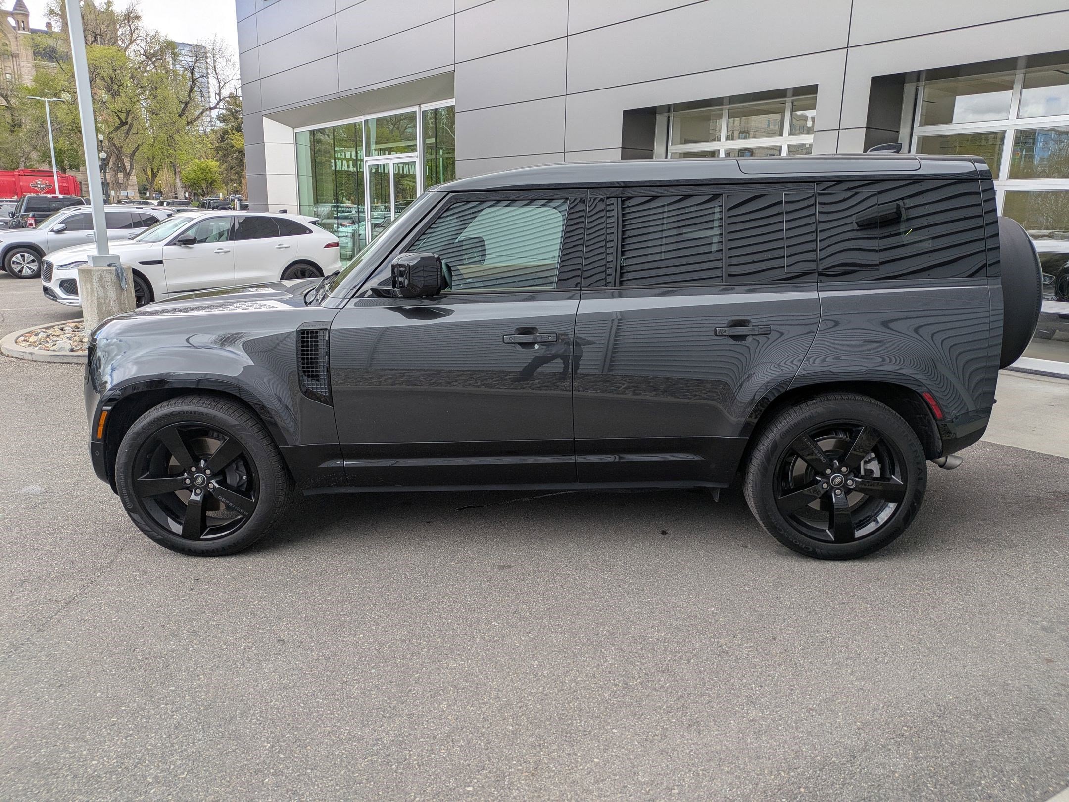 2025 Land Rover Defender 110 X-Dynamic SE