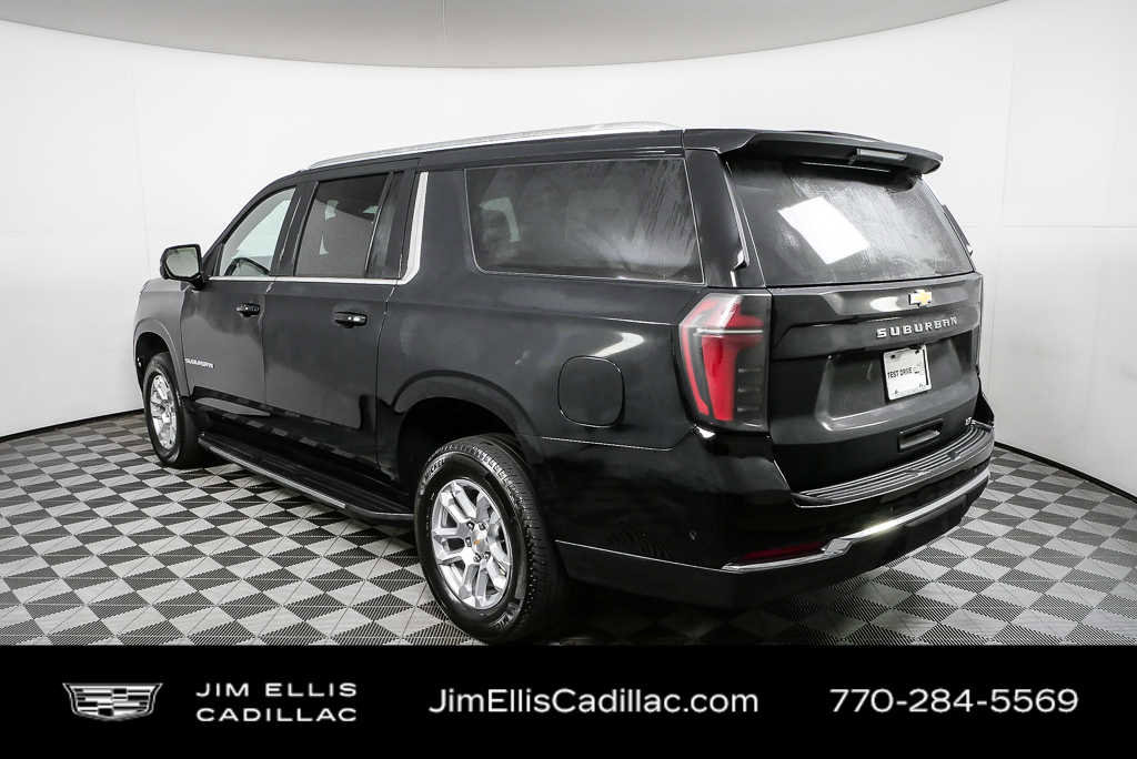 2025 Chevrolet Suburban LT