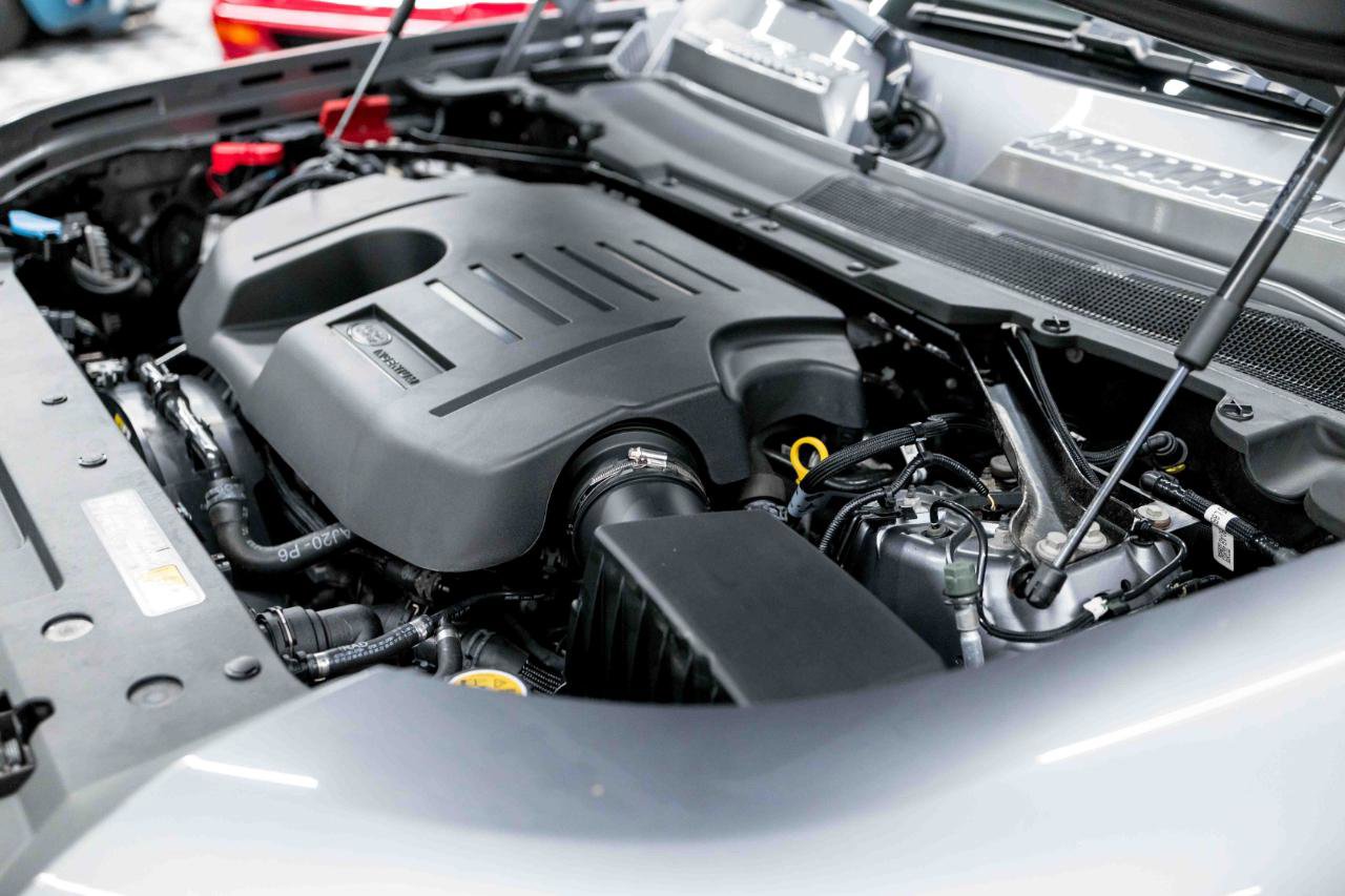 2023 Land Rover Defender 130 SE