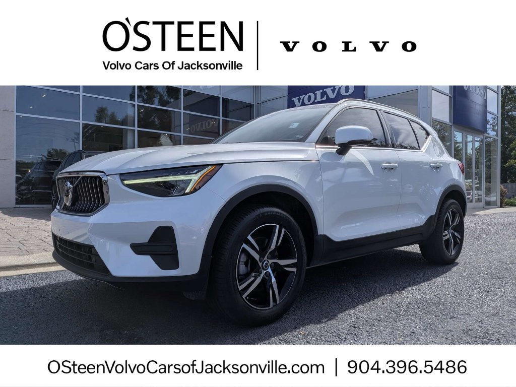 Used 2025 Volvo XC40 B5 Core