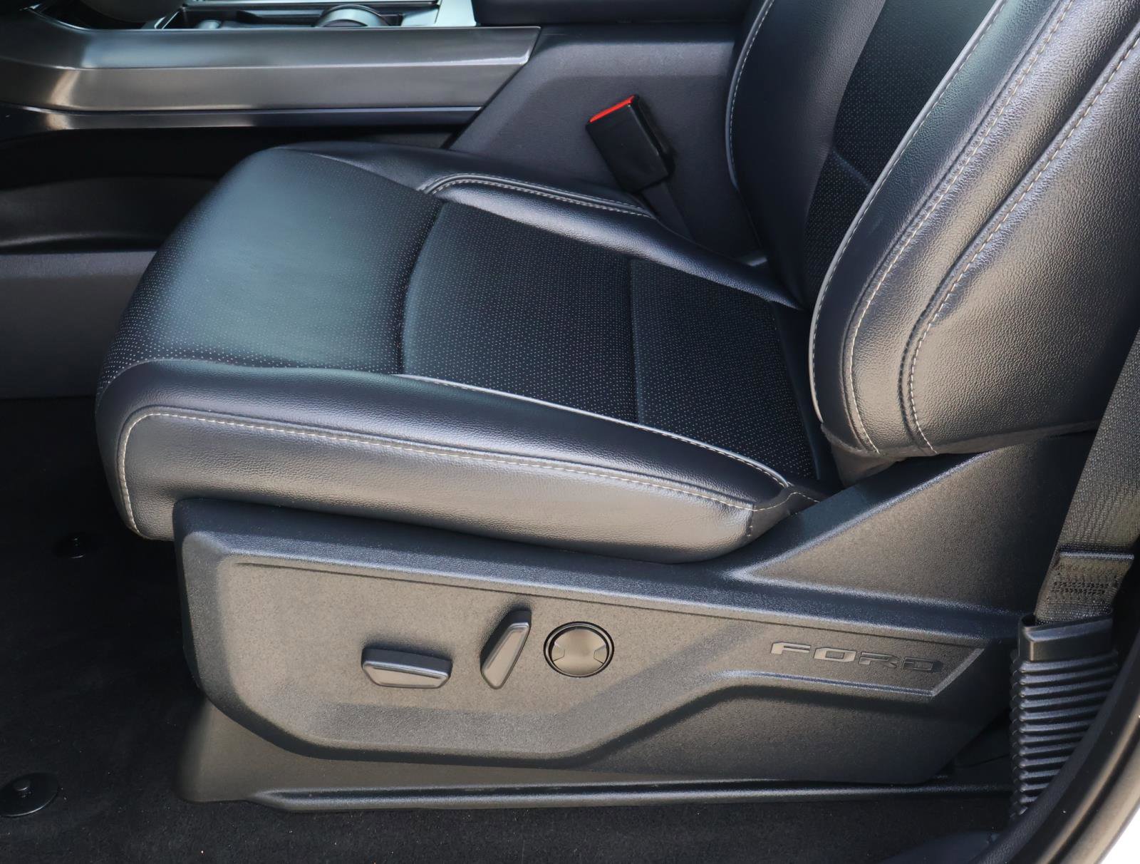 2025 Ford F150 Lariat