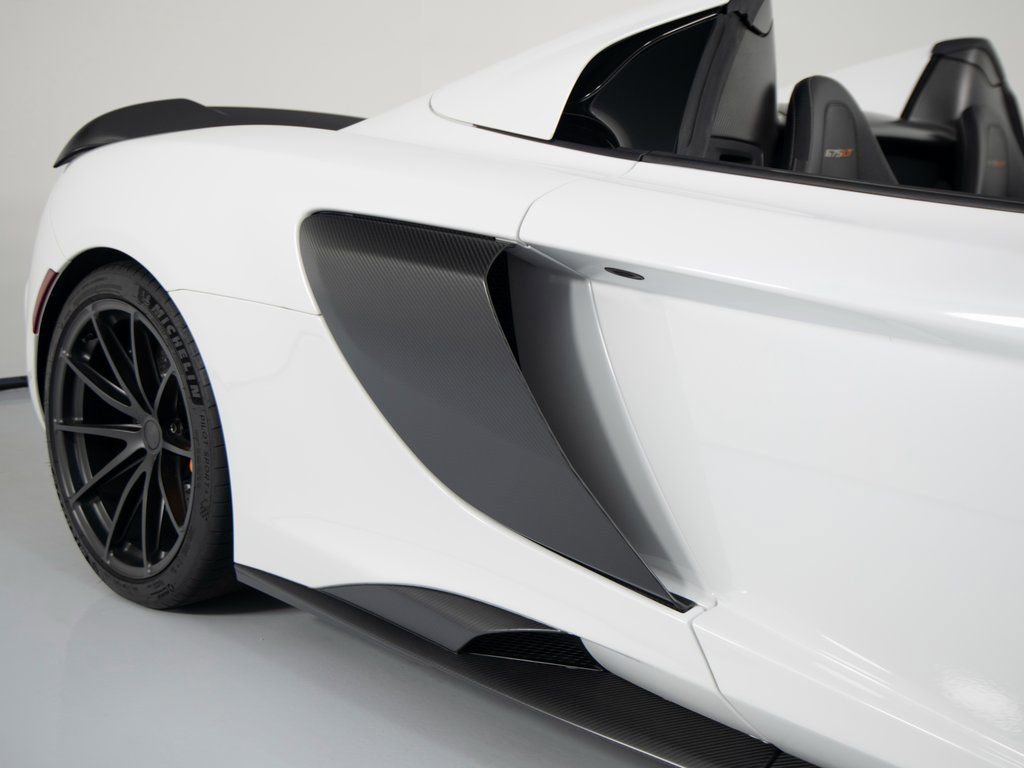 Used 2016 McLaren 675LT Spider photo 44