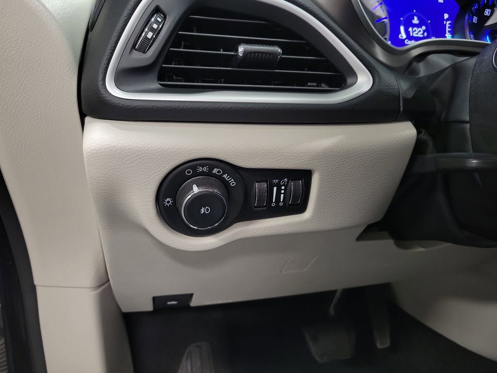 2023 Chrysler Pacifica Touring-L