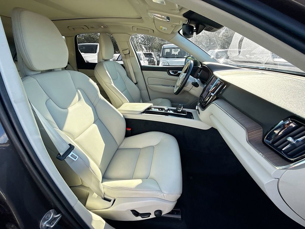 2022 Volvo Xc60 B5 Momentum