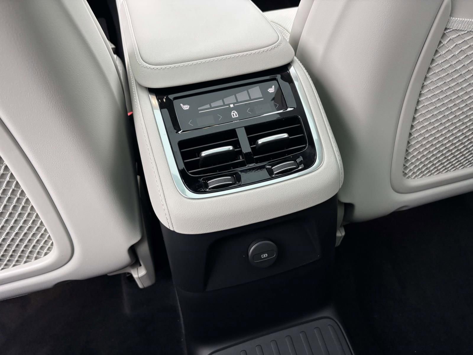 2026 Volvo Xc90 T8 Ultra