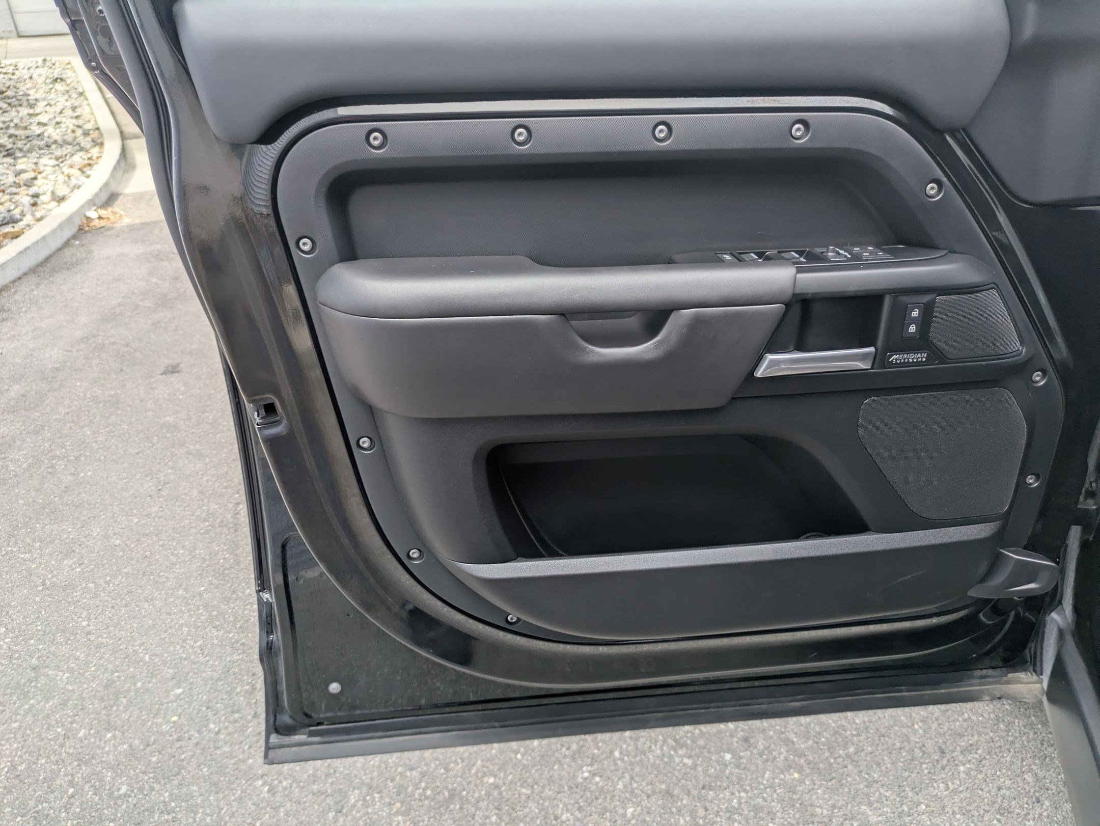 2025 Land Rover Defender 110 X-Dynamic SE