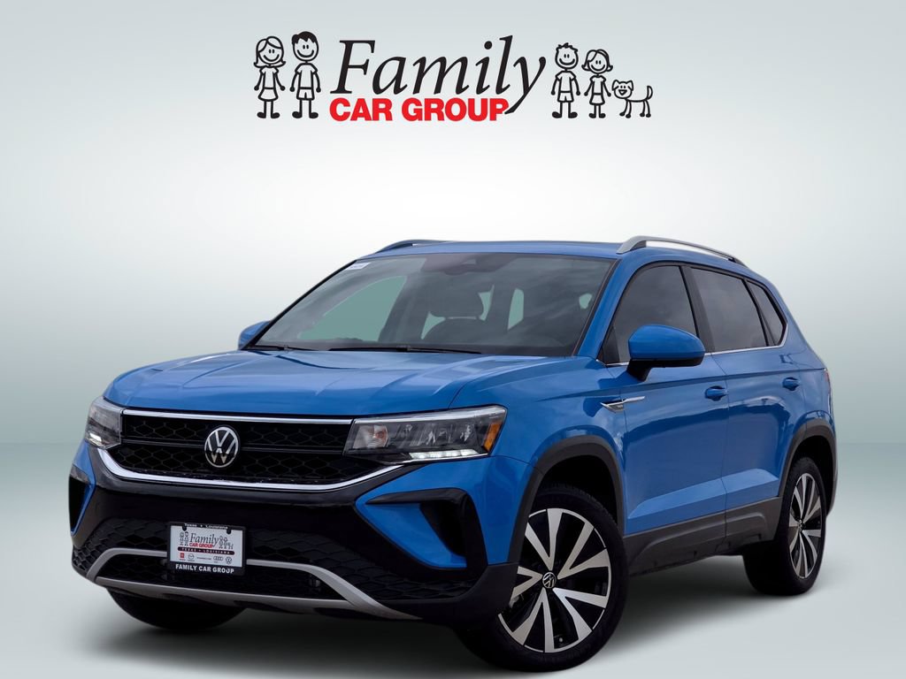 Used 2024 Volkswagen Taos SE w/ Panoramic Sunroof Package