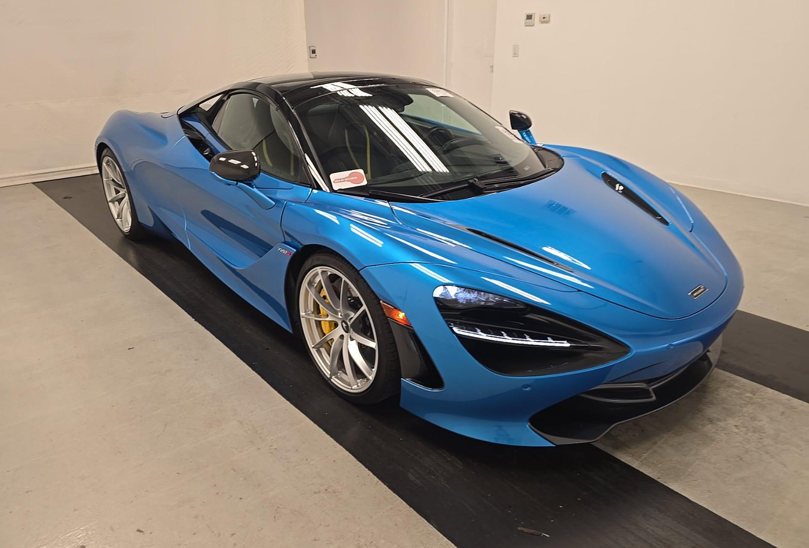 Used 2022 McLaren 720S Spider photo 2