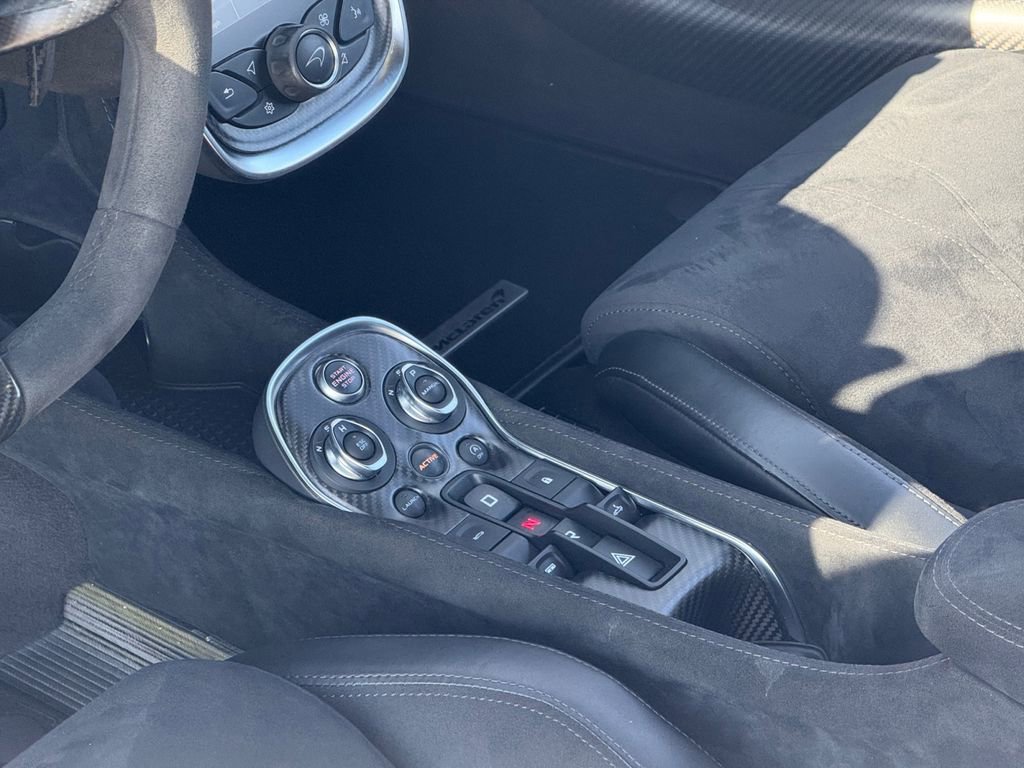 Used 2020 McLaren 600LT Spider photo 33