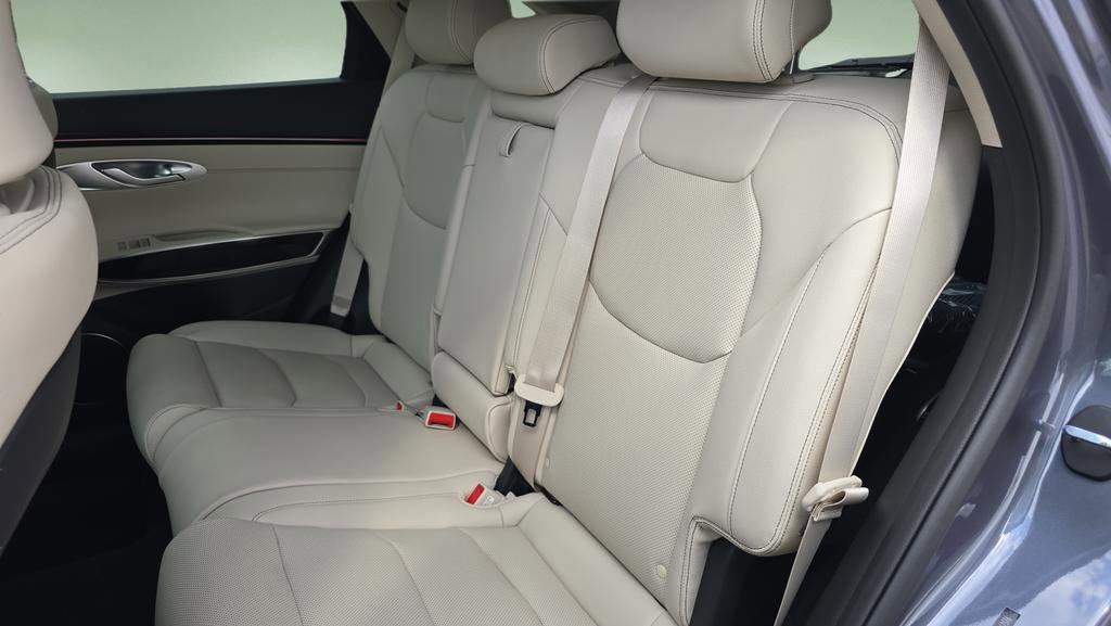 2026 Genesis Gv70 2.5T