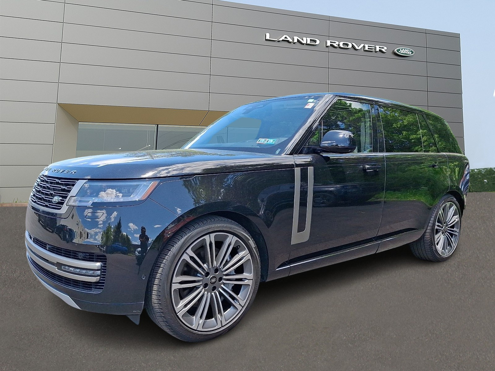 Used 2024 Land Rover Range Rover Long Wheelbase SE