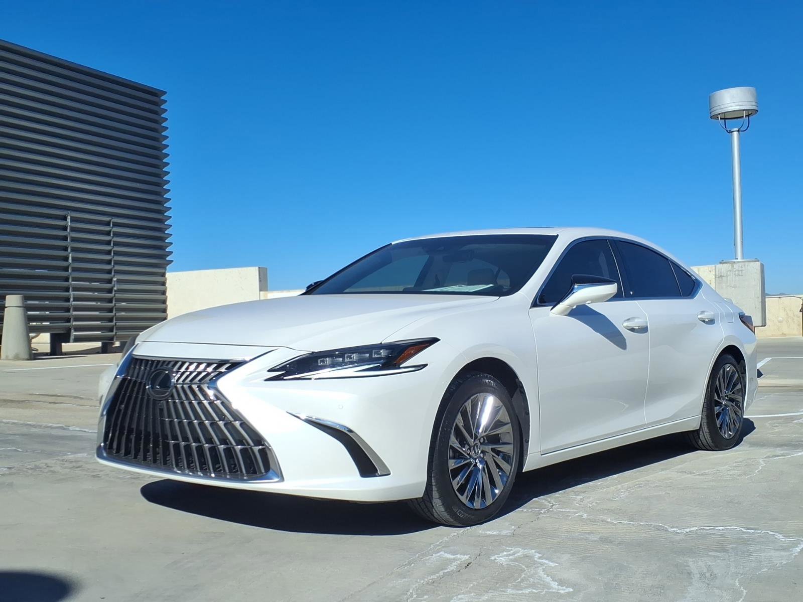 2025 Lexus ES 300h Luxury