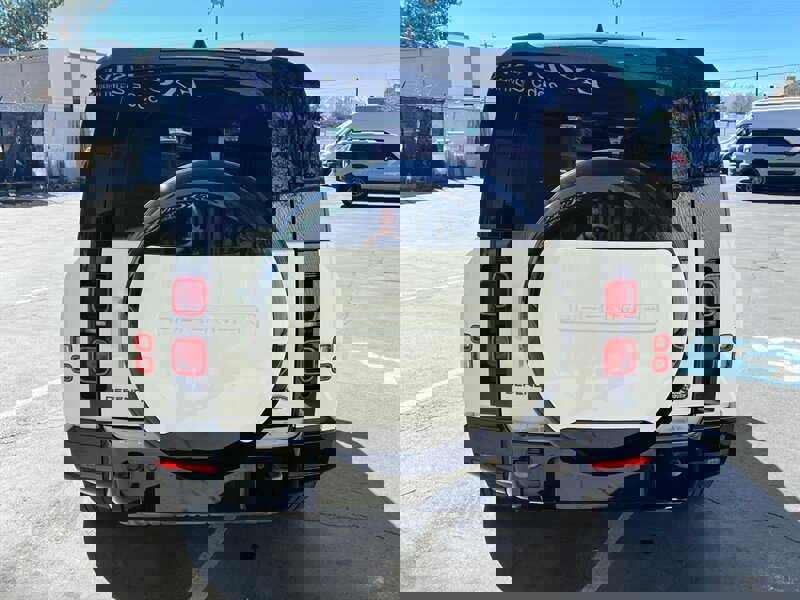 2023 Land Rover Defender 130 X-Dynamic SE