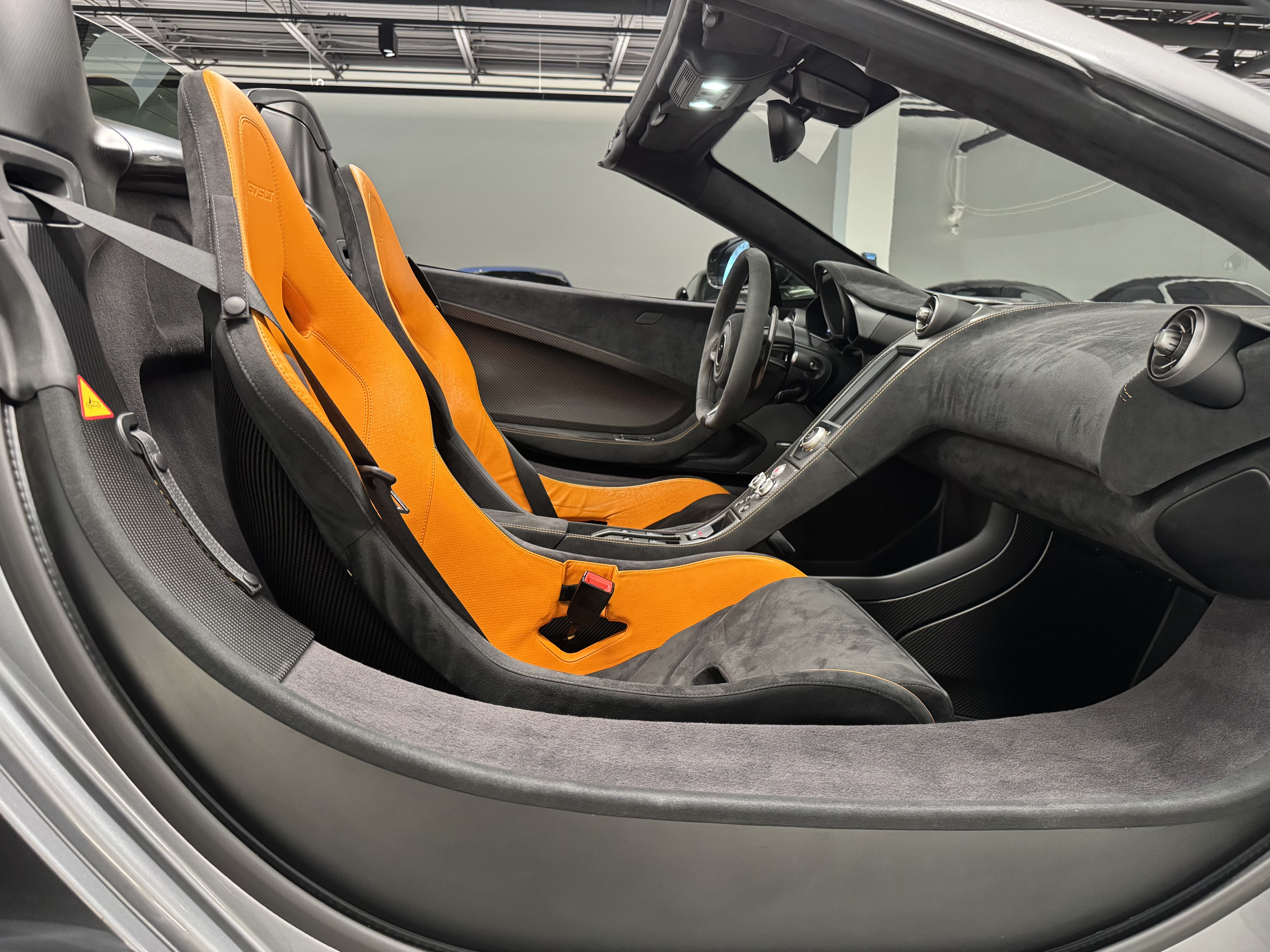 Used 2016 McLaren 675LT Spider photo 6