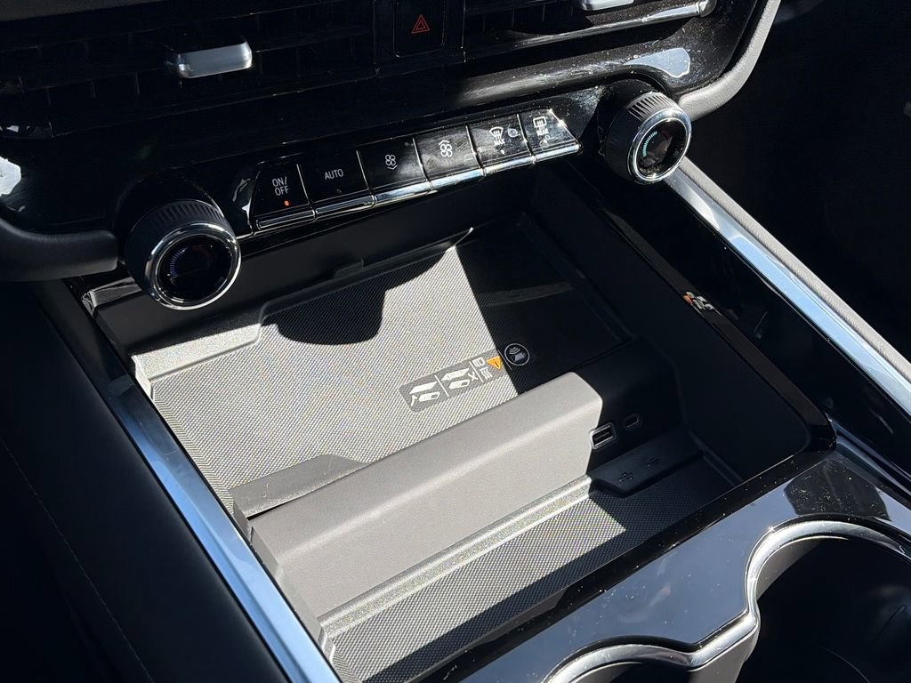 2025 Chevrolet Suburban LT