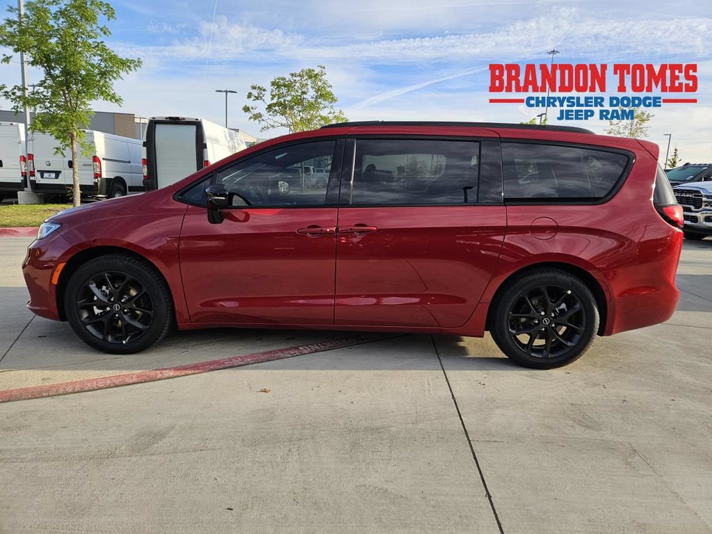 New 2026 Chrysler Pacifica Select w/ S Appearance Package