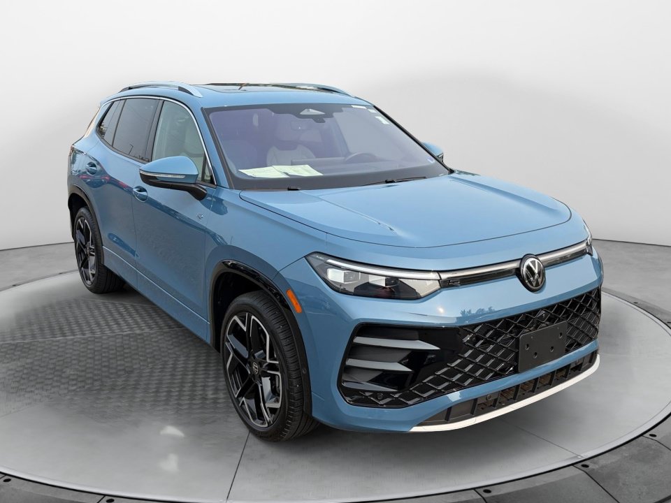 Used 2025 Volkswagen Tiguan SEL R-Line