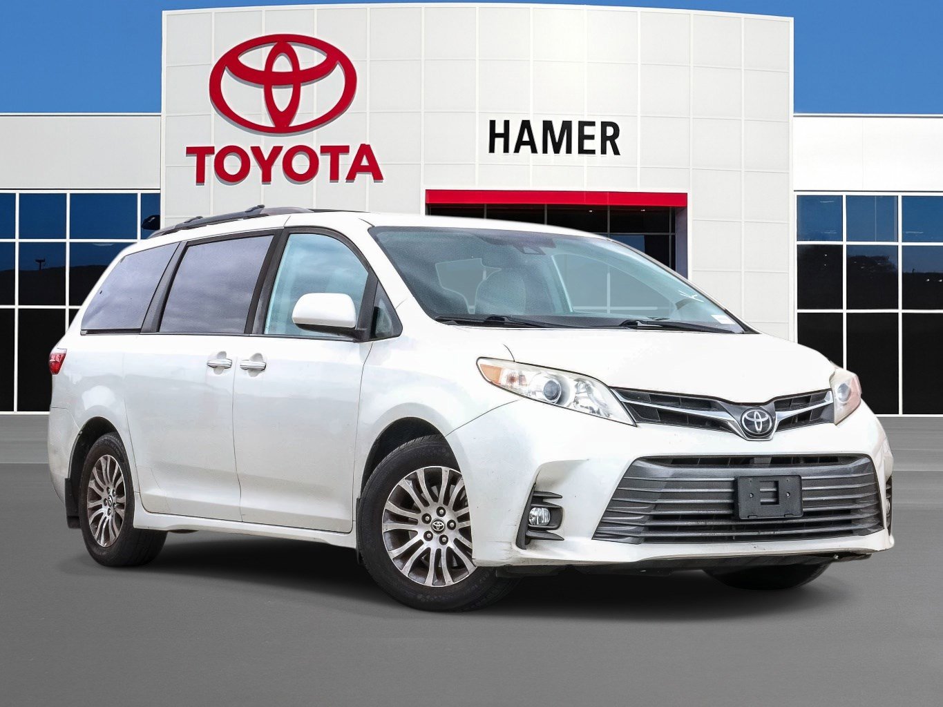 Used 2020 Toyota Sienna XLE w/ XLE Navigation Package