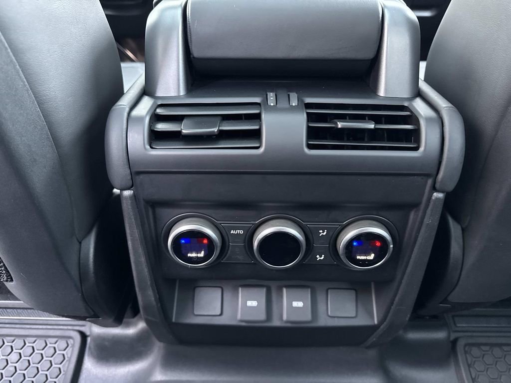 2024 Land Rover Defender 110 SE